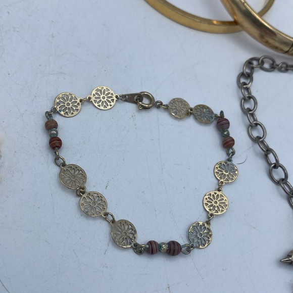 Mixed lot of 14 bangles stretch beaded charmed bracelets unmarked wearable - Picture 7 of 13